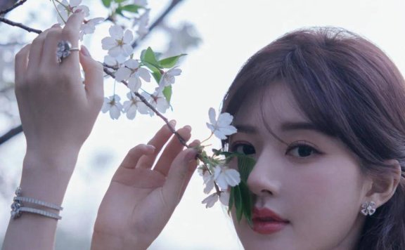 赵露思最新高定短裙亮相,美到窒息的优雅和甜美