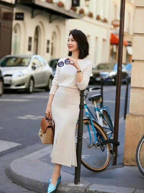 陈数春装时尚搭配:中年女人穿衣得体,比刻意扮嫩更显高级