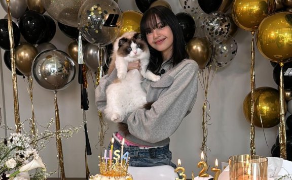 从见面会到庆生派对,看Lisa近日生活穿搭日记