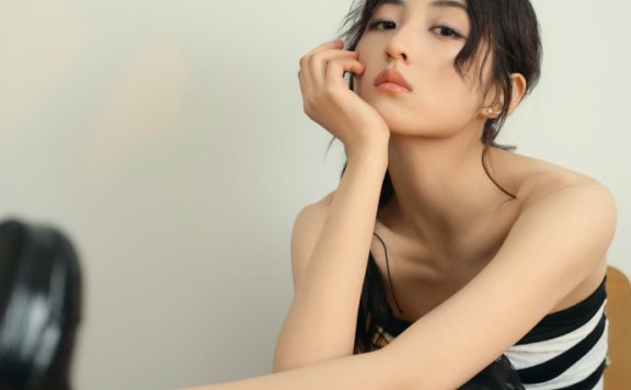 张子枫的最新照片,越长大越美丽~