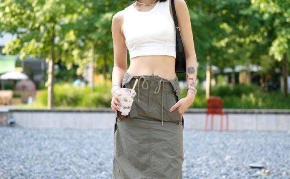 台北街拍太惊艳:满街女生都“衣露脐、裙露胯”,人人都时髦养眼