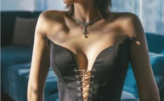 宋茜的大长腿太性感，颜值和实力并存