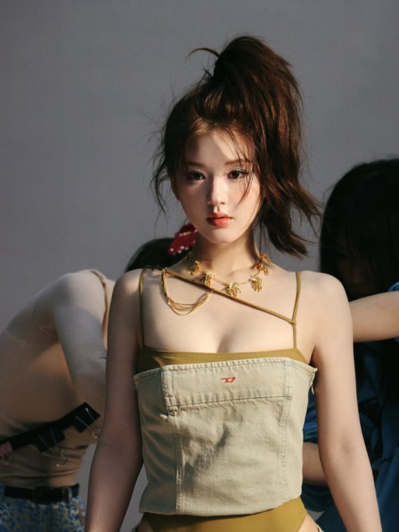 不惧定义,松弛率性谱写多面色彩~赵露思绯色少女时尚大片