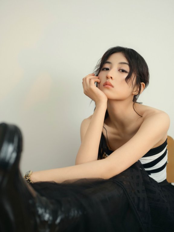 张子枫的最新照片,越长大越美丽~