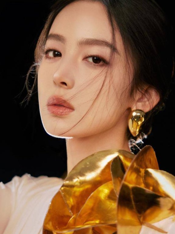 古力娜扎超真空礼服优雅又抢镜,绝美身姿太迷人!