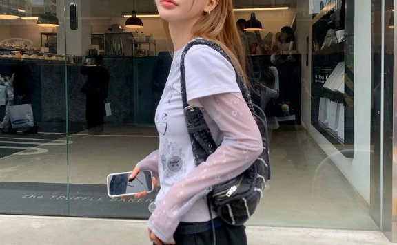 学会将基础款穿得又帅又酷？学习透肤上衣内搭法，Jennie也爱这样穿