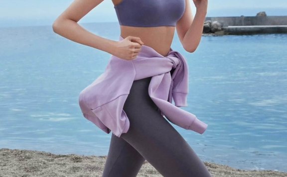 关晓彤的跑步运动装