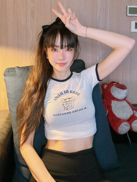 《浪姐5》谢金燕的减龄穿搭,热爱运动风的时尚女孩们赶紧来学吧!
