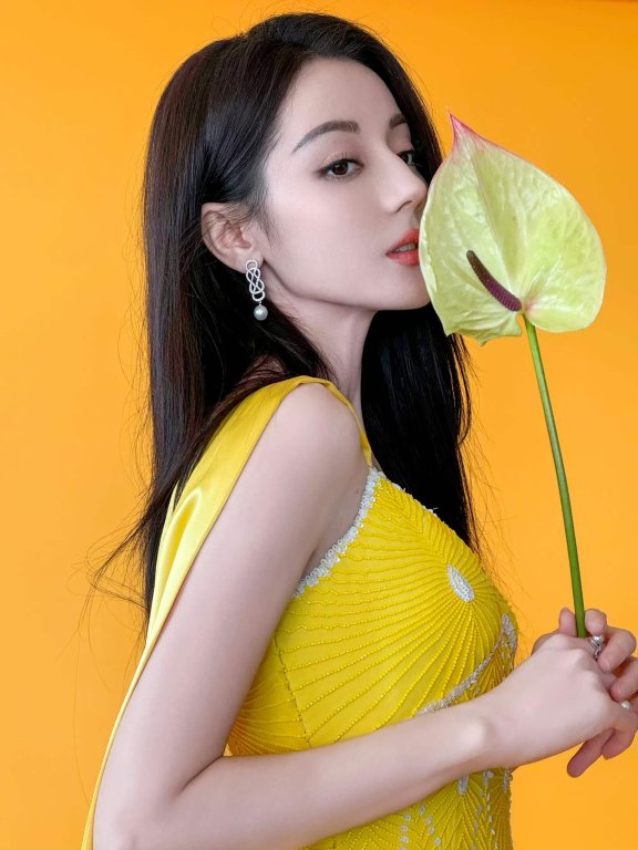 迪丽热巴 in Alexis Mabille Spring 2023 Couture