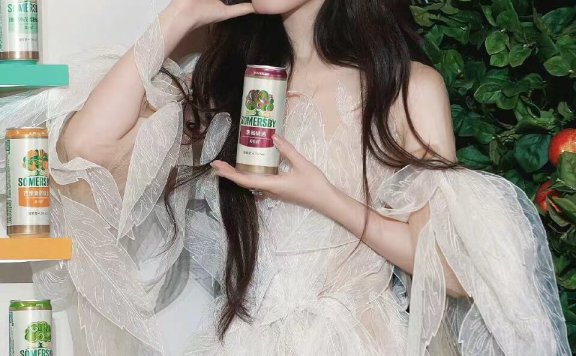 赵露思的活动照片好美