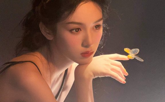 今天的周也超级美!是只会发光的蝴蝶