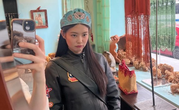 当完模特儿又当主持人，Jennie的这个夏天就连日常穿衣打扮也很精彩