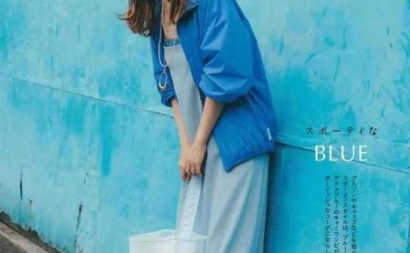 裙子搭配运动鞋，打造夏季时尚装扮！