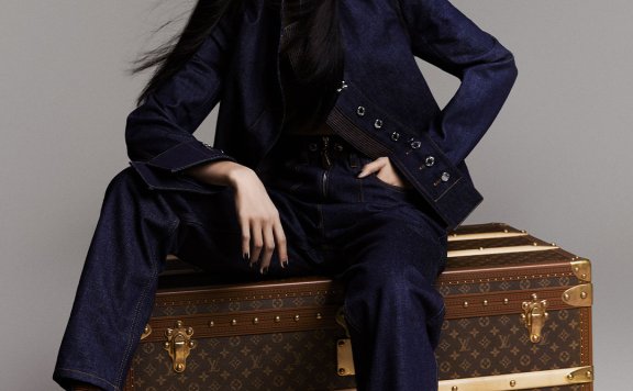 终于官宣!Lisa成为Louis Vuitton新任品牌大使,原来早有预告