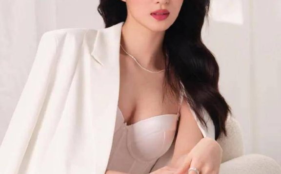 王楚然维密内衣写真露出事业线!性感魅力不可小觑