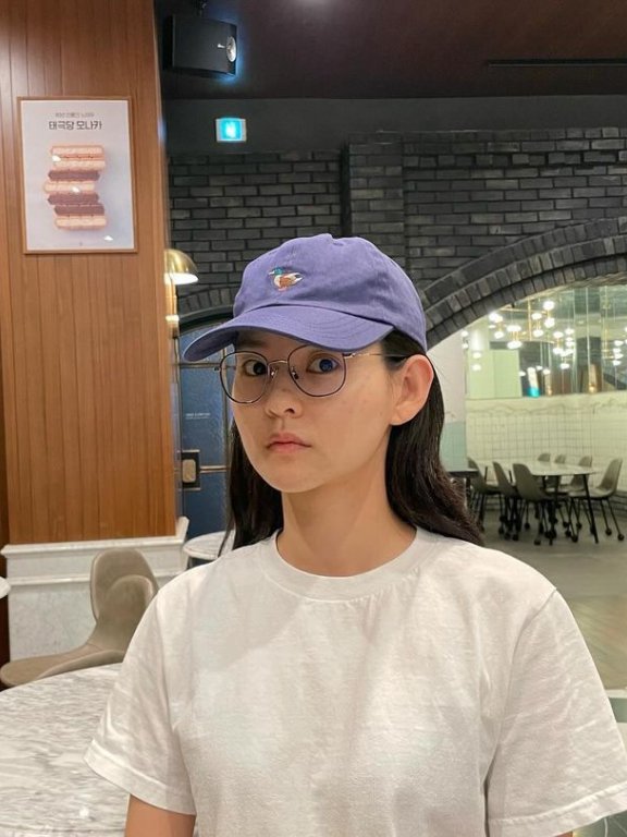想剪短发的时候想到金允慧的少年感短发,发现她的穿搭和气质好配