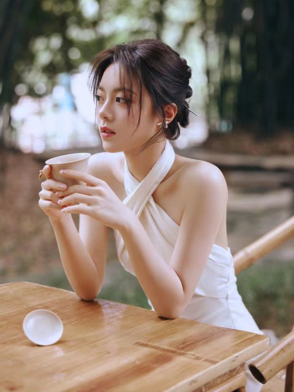 赵今麦:水积荷塘夏不眠,不如饮茶躲清闲