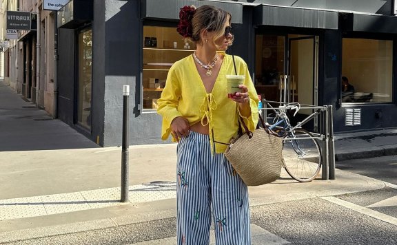 甜美动人最适合夏日的一抹黄:暑假夏天很多人都爱穿柠檬黄