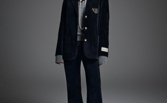 金高银外翘中长发出镜 Mardi Mercredi 广告,跟着穿出秋日文艺气息