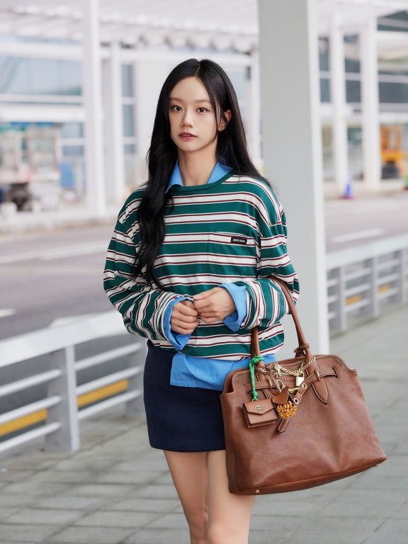 穿搭学堂:Miu Miu 的双面风格,乖巧书呆子与叛逆时尚的完美结合