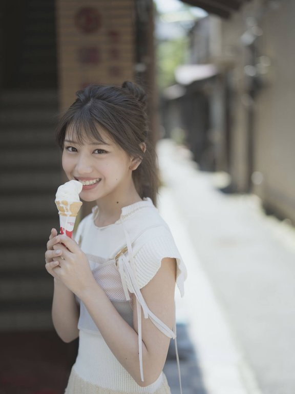 Mayumi Shiraishi 白石まゆみ, ヤンマガデジタル写真集 [グラから見るか？エモから見るか？]