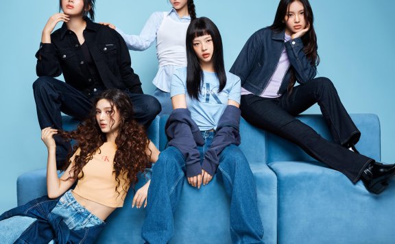 Calvin Klein 这次找来 NewJeans 穿上牛仔裤拍广告，满满的惊喜！