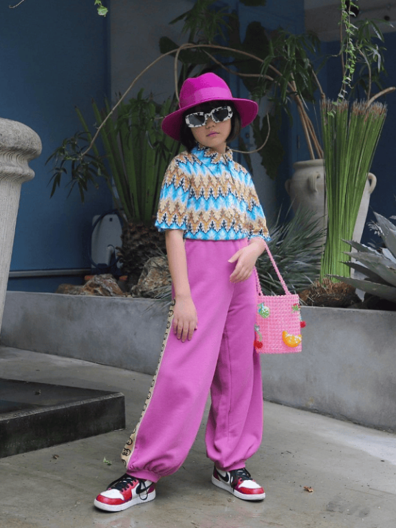 小小搭配师coco,复古与街头并蓄的时尚穿搭示例