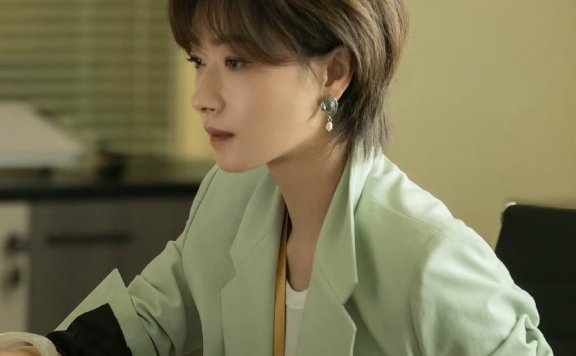 看到《正年》郑恩彩和《玫瑰的故事》万茜,才发现极短发女生有多帅气迷人