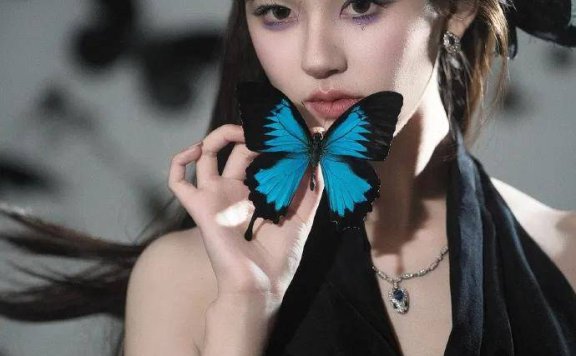 赵露思穿黑色露背短裙超魅惑!肤白貌美大长腿性感妖艳