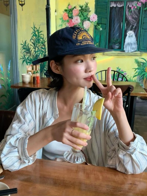 不笑時像郑浩妍,笑起來是邻家女孩:看看这位淡颜系韩国美女模特