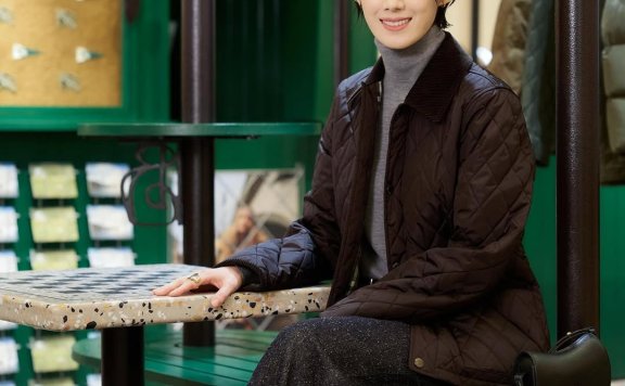 因《正年》迷上郑恩彩,她真是太适合这短发了,全新形象照又美出不同味道