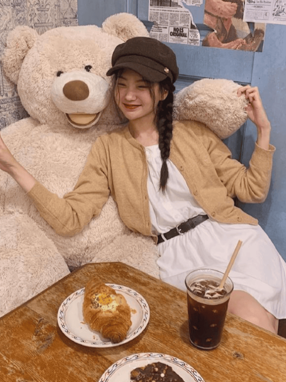 ins时尚博主穿搭风格:甜美与清新的完美融合