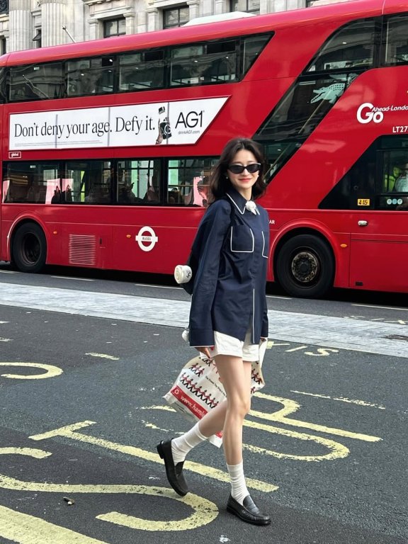 因为Jennie认识了日本服装品牌 Bibiy,发现创办人小松友结子好会穿