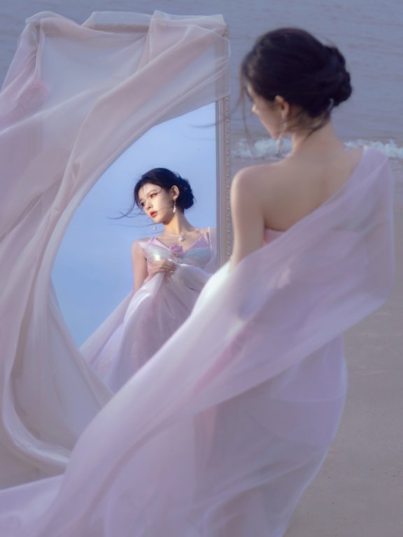 张予曦海边唯美写真 香肩微露美的像精灵