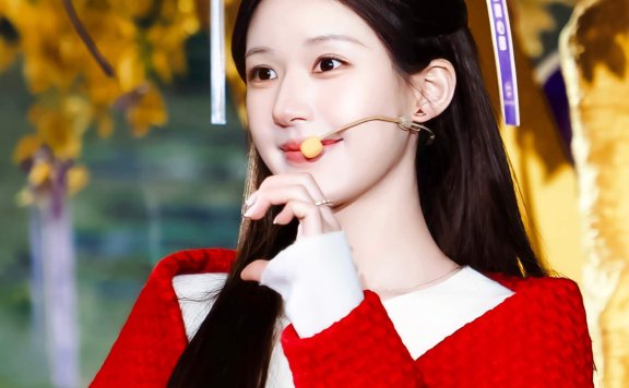 很久没见的赵露思,脸颊肉又回来了