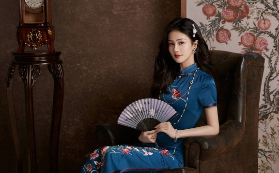 白鹿国风旗袍穿搭，大气端庄优雅得体