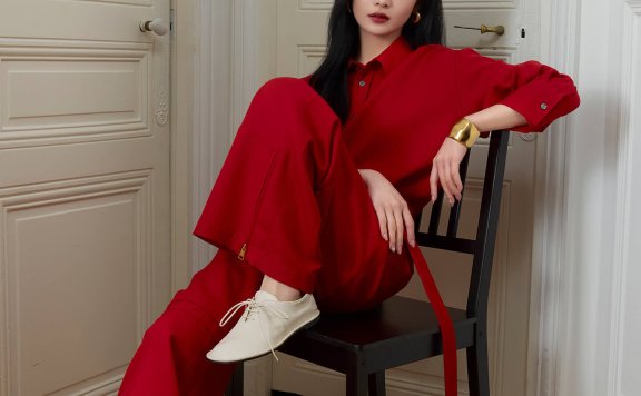 GLASS周洁琼在巴黎的两套时尚穿搭照片