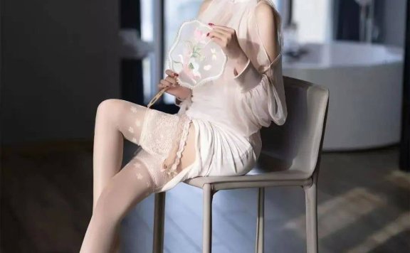 顶级极品模特杨晨晨完美腰臀比，背影太美了！