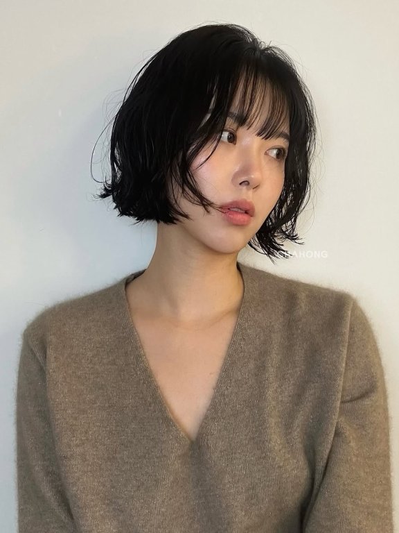 短发到中长发都可以驾驭,韩国女生的“层次复古卷”美得好有态度