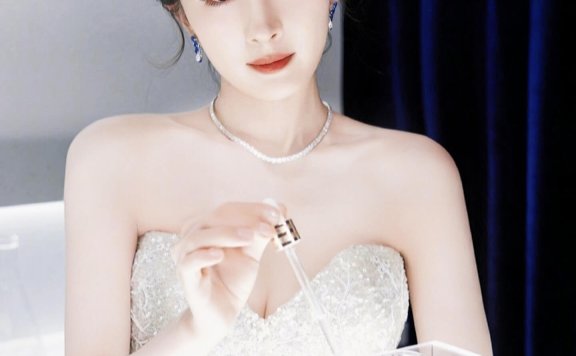 杨幂红毯封神造型解析!三招教你穿出优雅不费力的明星氛围感