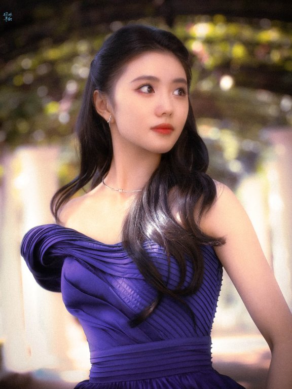 刘浩存穿紫色长裙优雅迷人,小说女主即视感