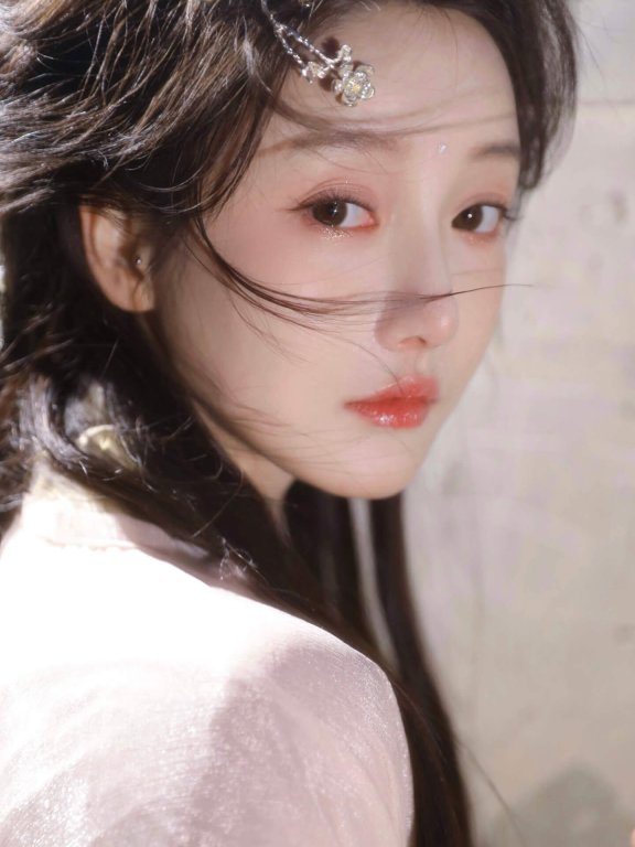 姜贞羽最新清冷古装写真送达 氛围感美女