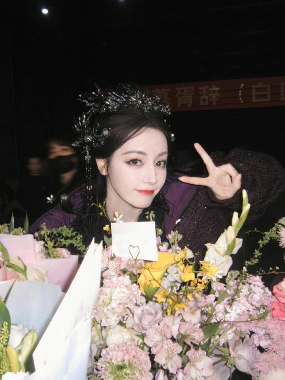 迪丽热巴晒剧照发文《慕胥辞》杀青,精致妆造宛如仙子