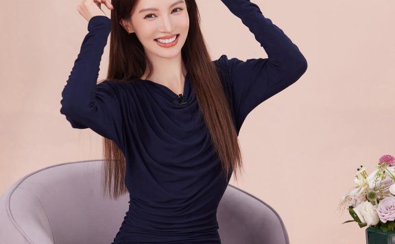 金晨鲨疯了!深V紧身裙杀穿热搜的“舞蹈生穿搭”有多绝