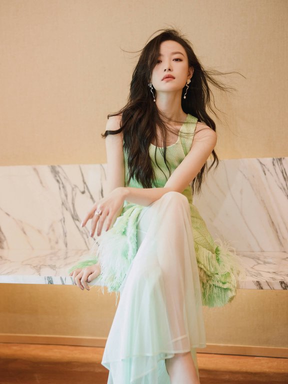 倪妮绿色长裙穿搭 春意满满