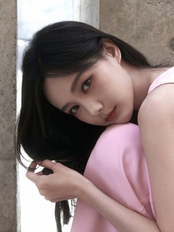 李一桐粉色逆袭杀疯了!32岁穿出满屏少女感,全靠这3条反套路?