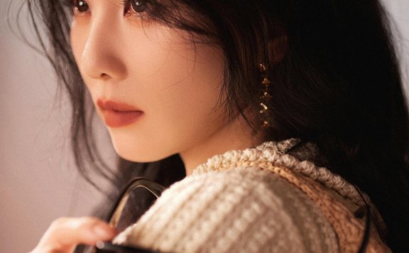 刘诗诗:撷风漫步,将慵懒海风注入柔软针织,释放夏日的无尽轻盈,让惬意蔓延身心