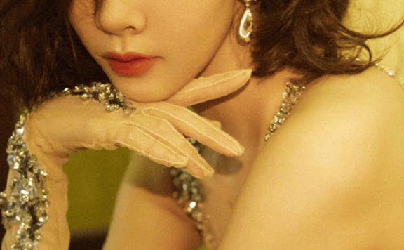 宋妍霏闪片礼服+微卷短发美疯了!高级、利落、惊艳!