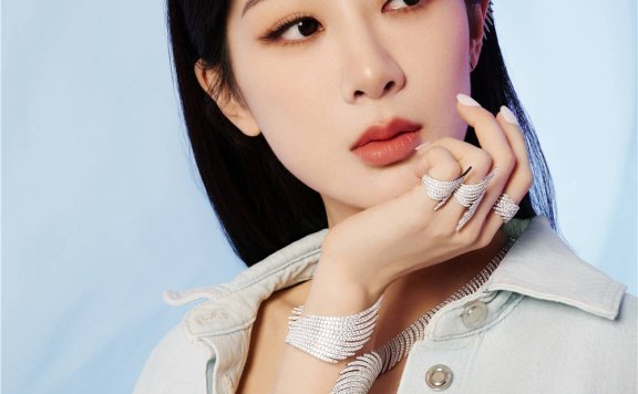 杨紫、周翊然演绎APM春季新品PRINTEMPS系列