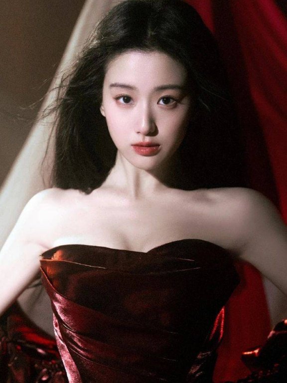 包上恩:红色抹胸裙纯欲天花板,肤白貌美大长腿,这身材我直接看呆!